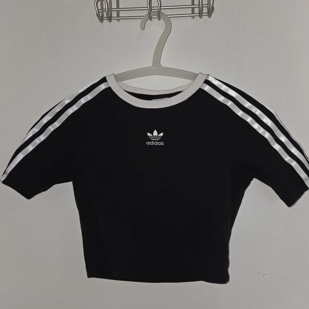 Adidas Black Cropped Tee with White Stripe Shoulders - Picture 2 of 5